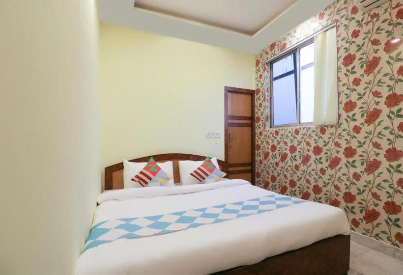 پانسیون Oyo Home 78050 Cozy Studio College Square