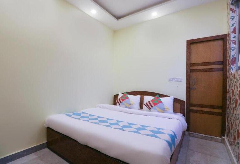 پانسیون Oyo Home 78050 Cozy Studio College Square