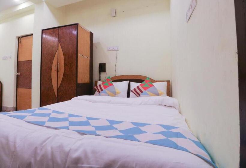 پانسیون Oyo Home 78050 Cozy Studio College Square