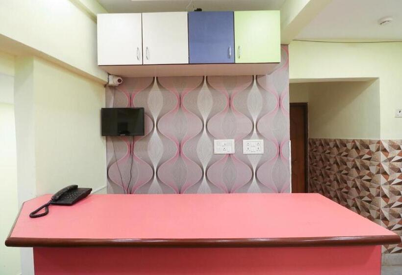 پانسیون Oyo Home 78050 Cozy Studio College Square