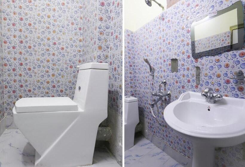 پانسیون Oyo Home 78050 Cozy Studio College Square