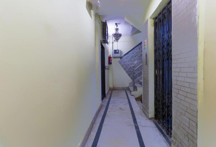 پانسیون Oyo Home 78050 Cozy Studio College Square