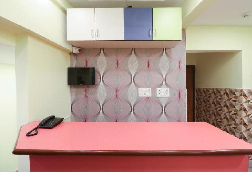 پانسیون Oyo Home 78050 Cozy Studio College Square