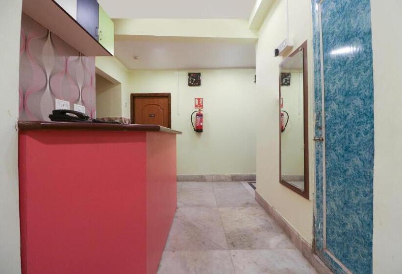 پانسیون Oyo Home 78050 Cozy Studio College Square