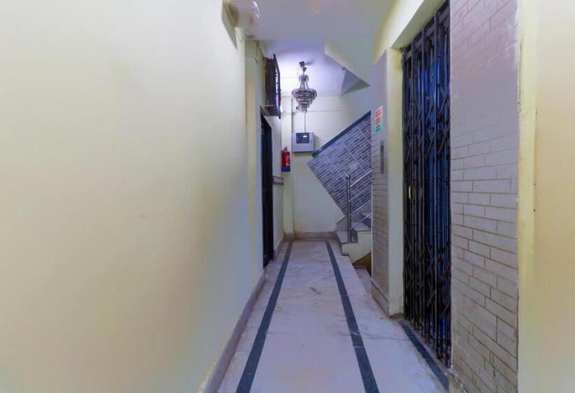 پانسیون Oyo Home 78050 Cozy Studio College Square