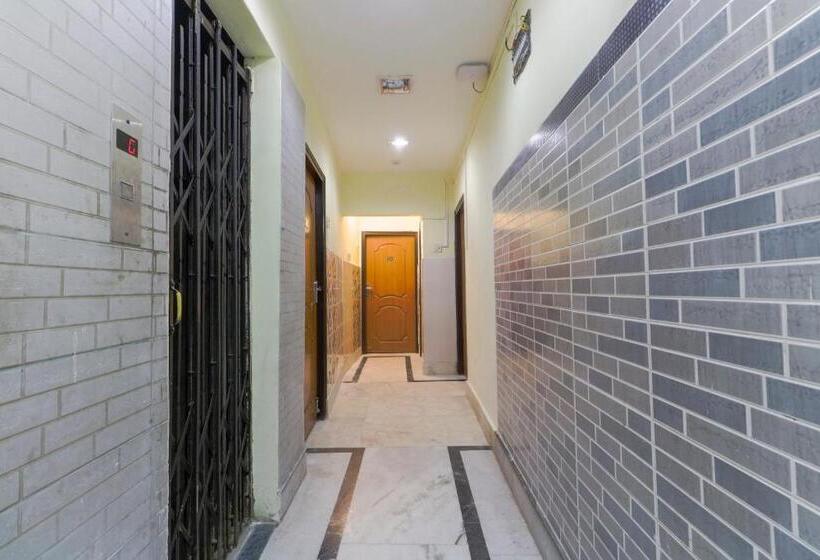 پانسیون Oyo Home 78050 Cozy Studio College Square