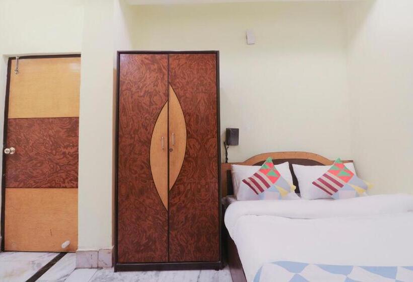 پانسیون Oyo Home 78050 Cozy Studio College Square