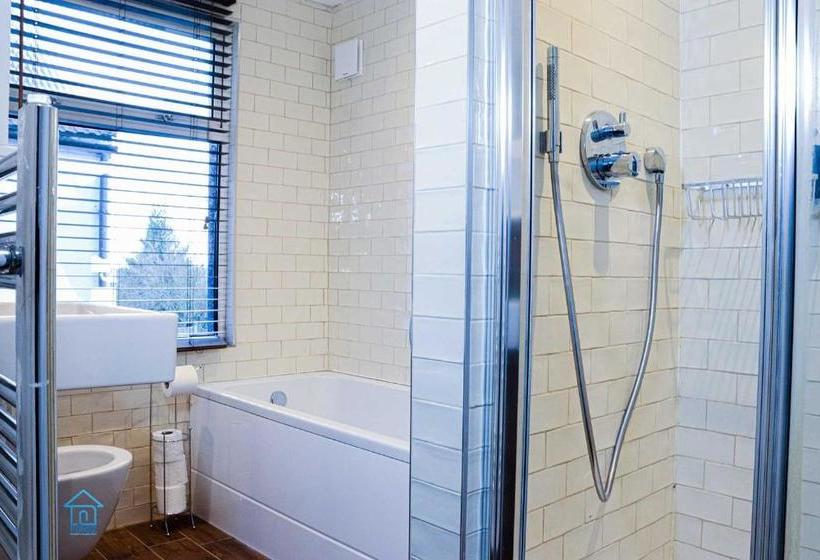 膳宿费 York Contractor House  Free Road Side Parking, Town Centre Location, Free Wifi & Netflix By Firoz Pr