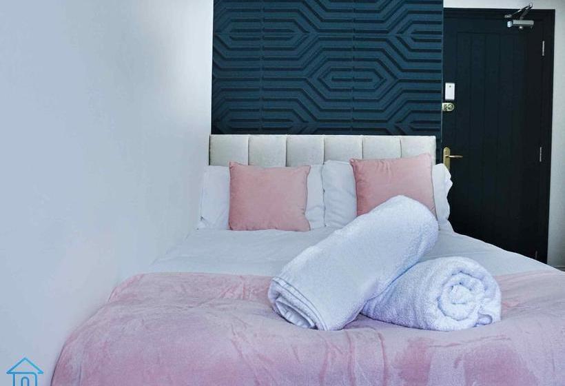 膳宿费 York Contractor House  Free Road Side Parking, Town Centre Location, Free Wifi & Netflix By Firoz Pr