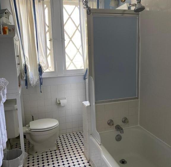 مبيت وإفطار Ms. Maggie's South Country Inn