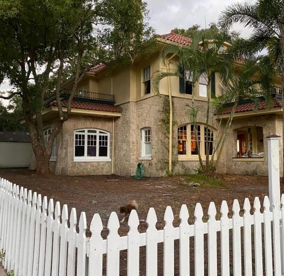 مبيت وإفطار Ms. Maggie's South Country Inn