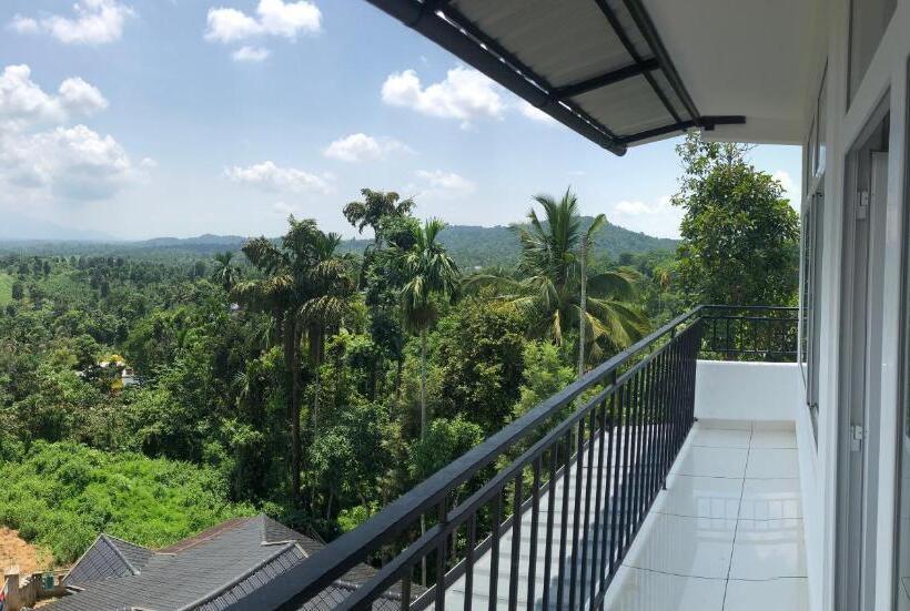 Bed and Breakfast Raveendra Inn