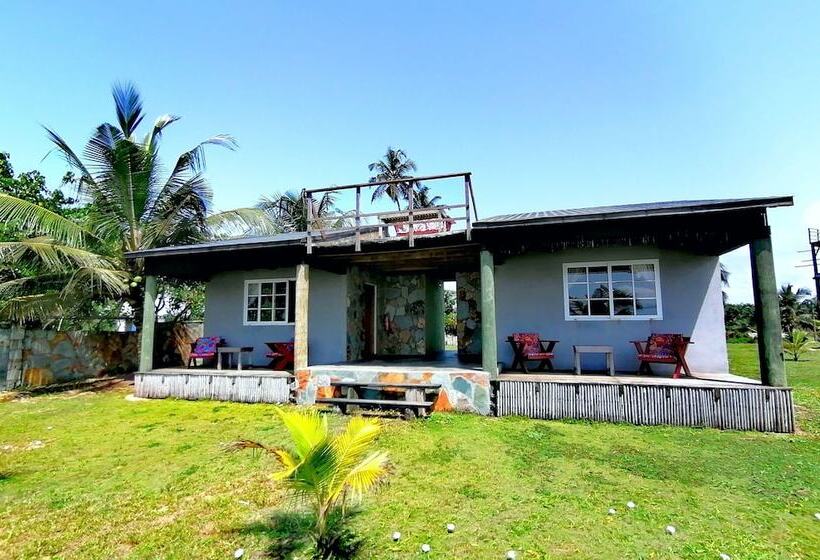 هتل Afro Beach Eco Resort Butre