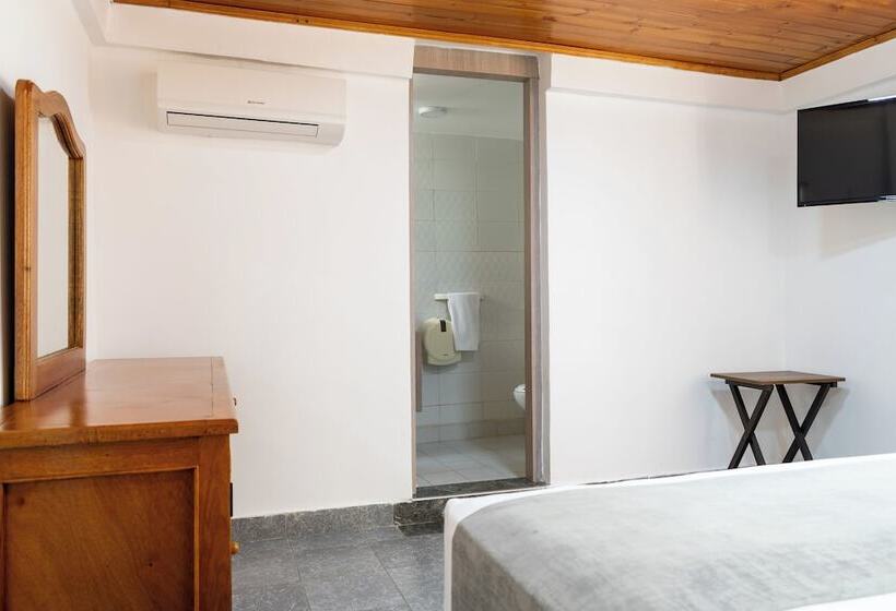 هتل Corozal Plaza