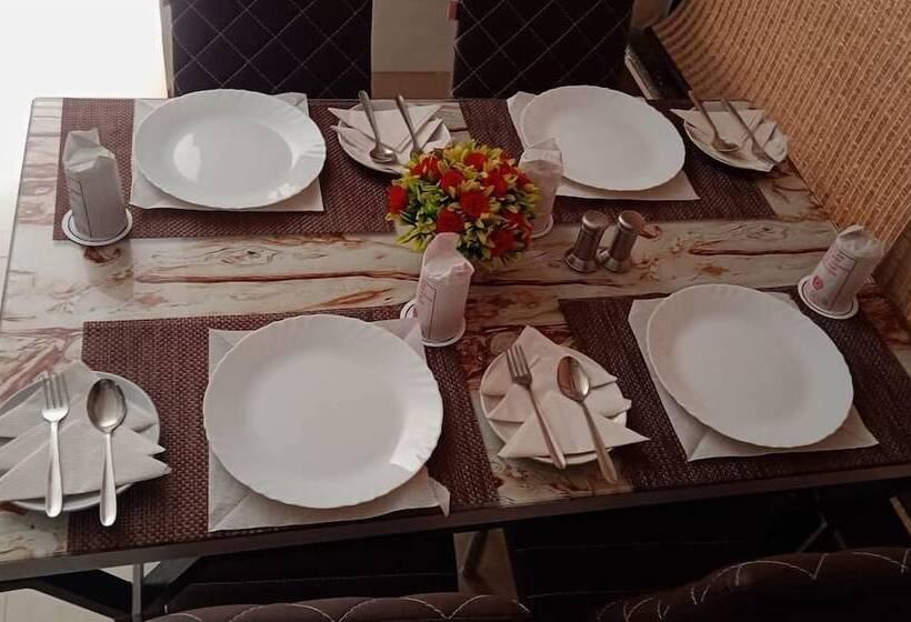 فندق Dayal International