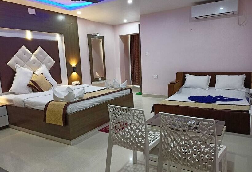 فندق Dayal International