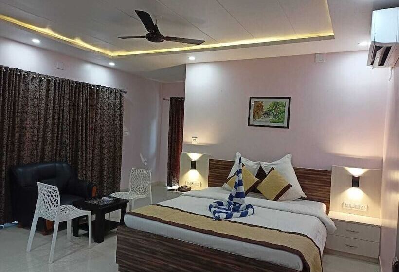 فندق Dayal International