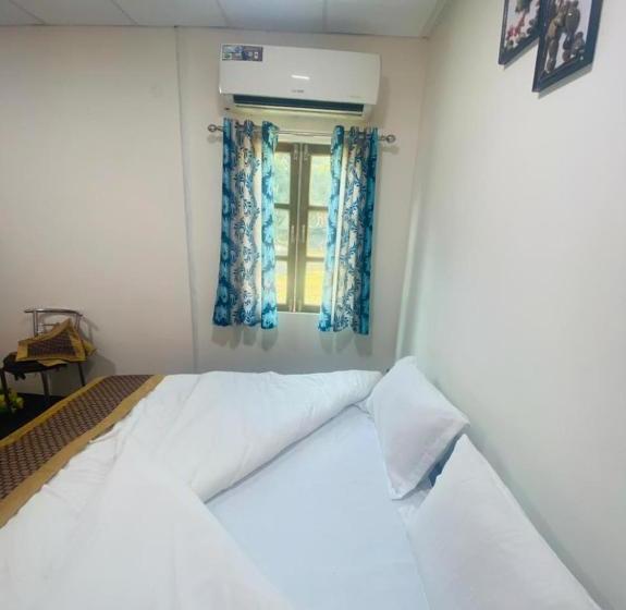 בית מלון כפרי Lushy Days Boom Camp