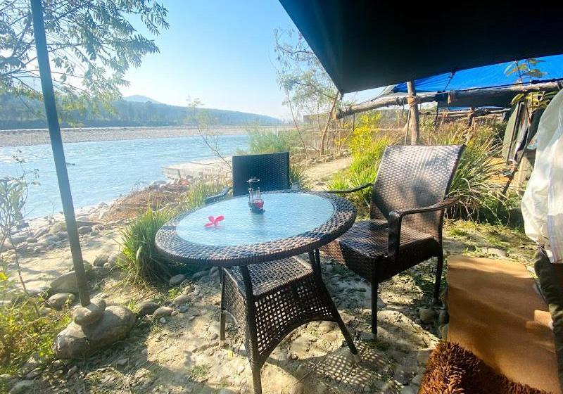 בית מלון כפרי Lushy Days Boom Camp