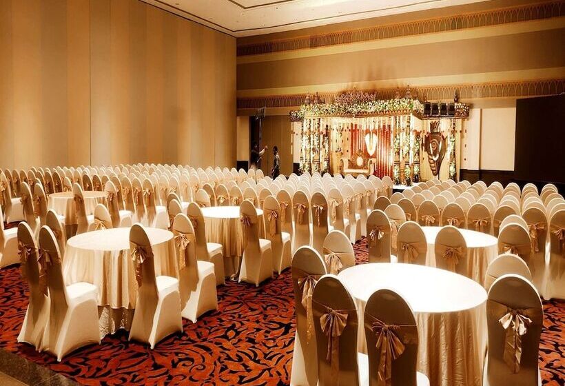 호텔 Manjeera Sarovar Premiere Rajahmundry