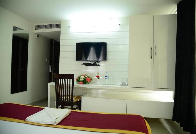 فندق Miles Inn