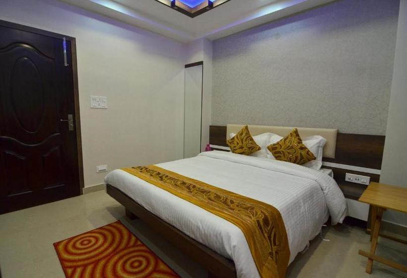 Отель Tulip Residency