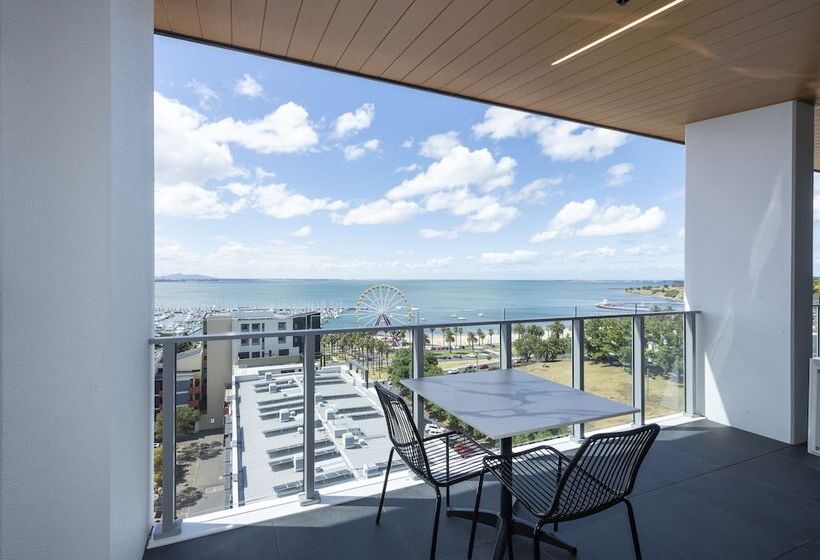 هتل Oaks R Suites Geelong