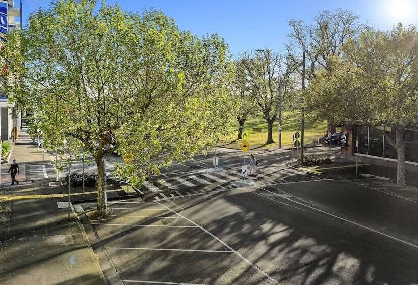 هتل Oaks R Suites Geelong