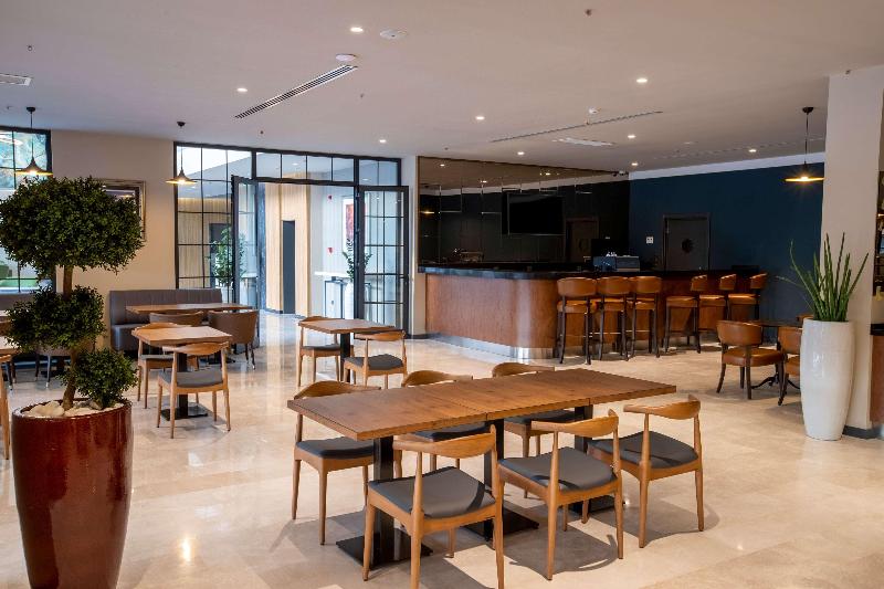 בית מלון כפרי Ramada By Wyndham Izmir Aliaga