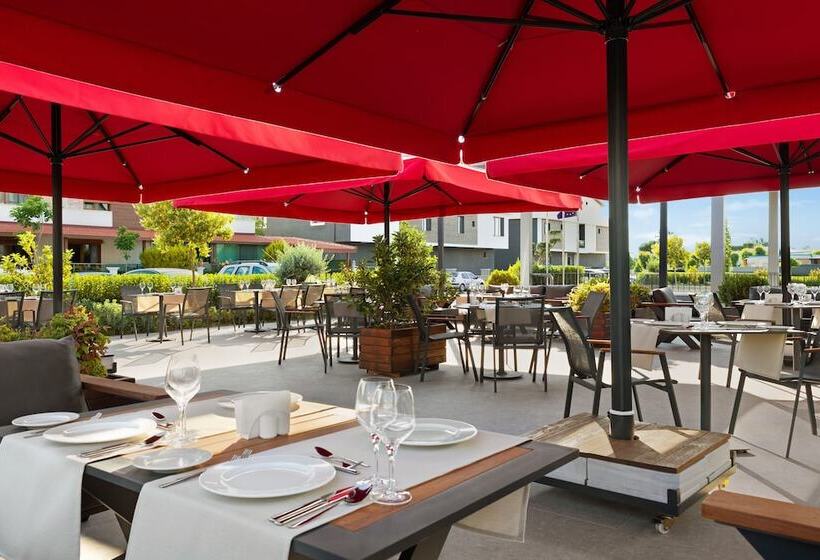 בית מלון כפרי Ramada By Wyndham Izmir Aliaga