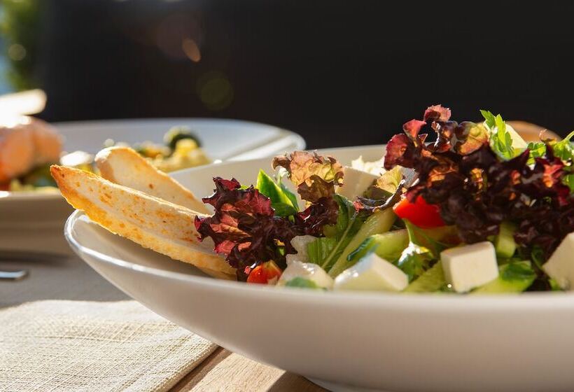 בית מלון כפרי Ramada By Wyndham Izmir Aliaga