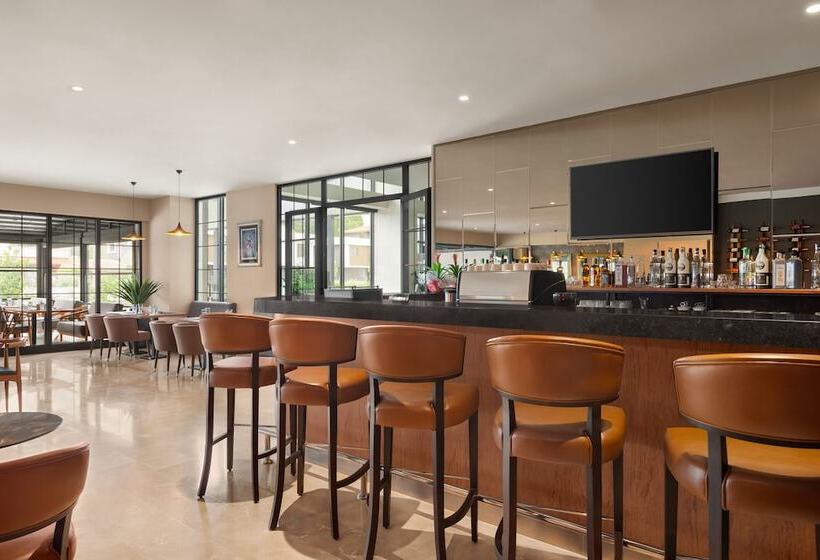 בית מלון כפרי Ramada By Wyndham Izmir Aliaga