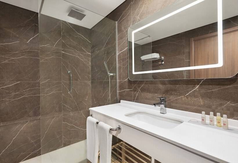 בית מלון כפרי Ramada By Wyndham Izmir Aliaga