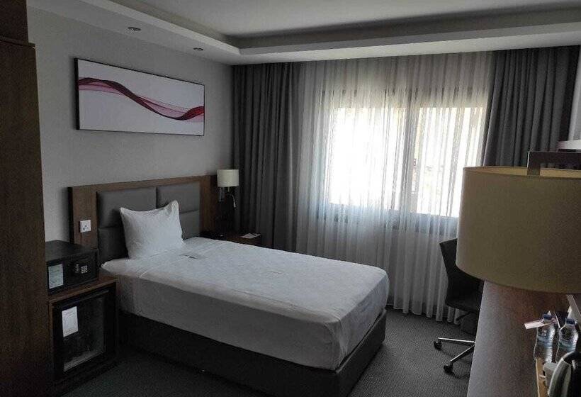 בית מלון כפרי Ramada By Wyndham Izmir Aliaga