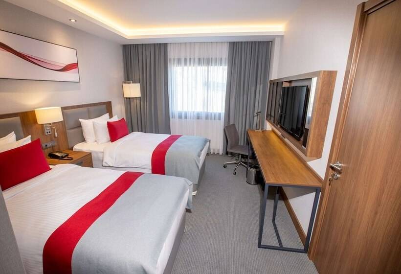 هتل Ramada By Wyndham Izmir Aliaga