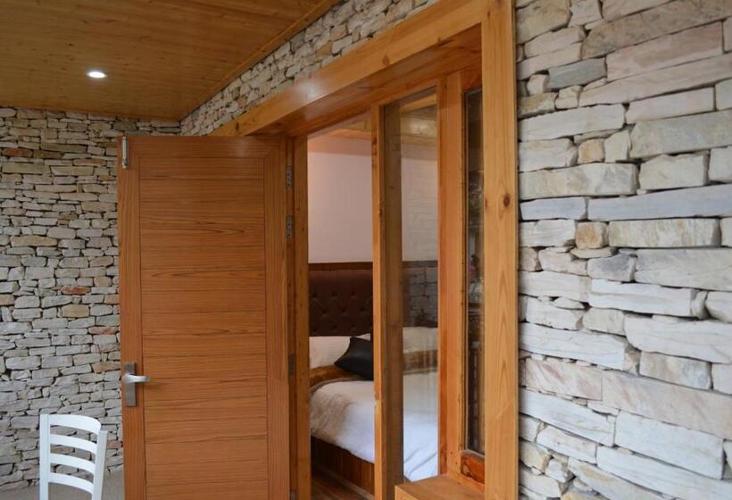 Отель The Hillside