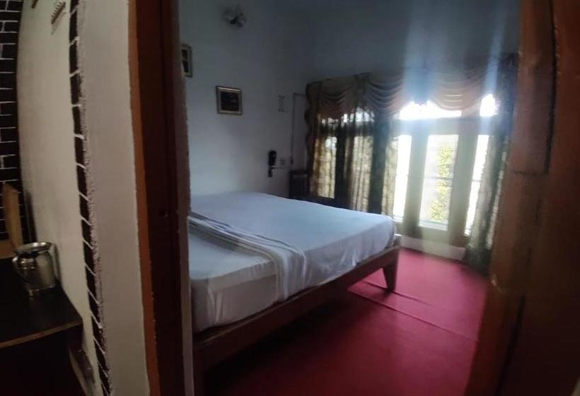 בית מלון כפרי The Satkhol Retreat