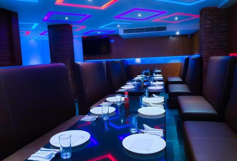 Отель Victoria International