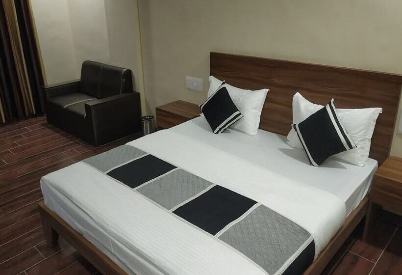 בית מלון כפרי Vikram Palace