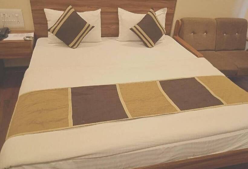 Отель Vikram Palace