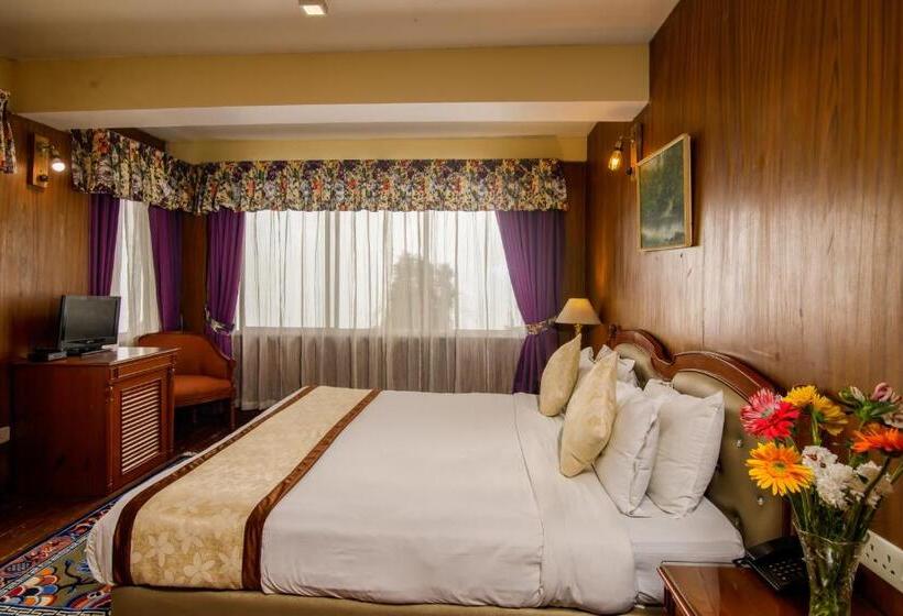 Muscatel Himalayan Resort   400 Mts From Mall Road