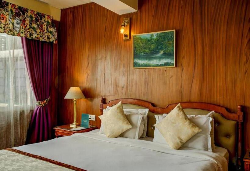 Muscatel Himalayan Resort   400 Mts From Mall Road