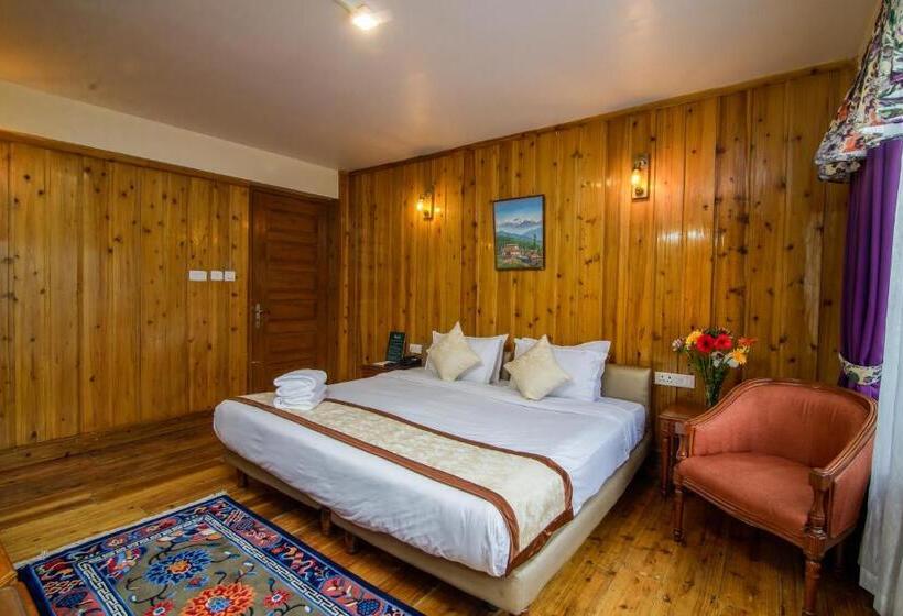 Muscatel Himalayan Resort   400 Mts From Mall Road