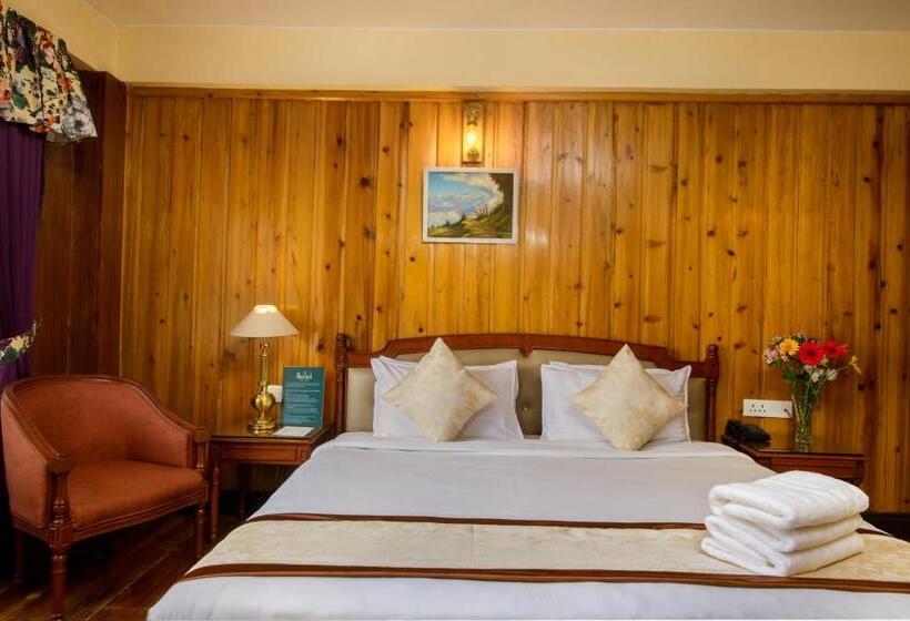 Muscatel Himalayan Resort   400 Mts From Mall Road