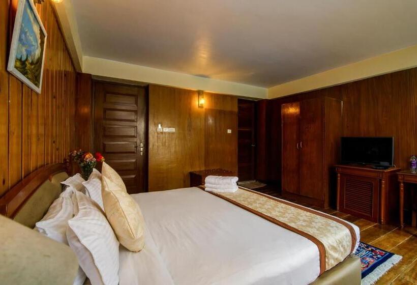 Muscatel Himalayan Resort   400 Mts From Mall Road