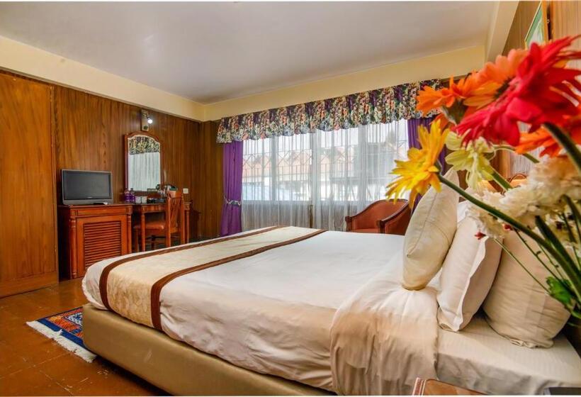 Muscatel Himalayan Resort   400 Mts From Mall Road