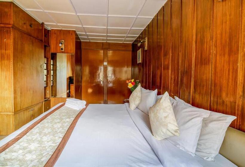 Muscatel Himalayan Resort   400 Mts From Mall Road