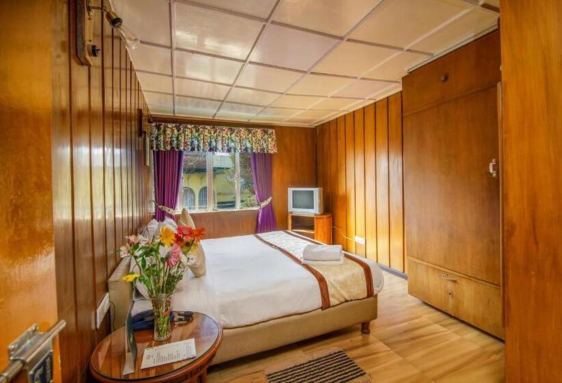 Muscatel Himalayan Resort   400 Mts From Mall Road