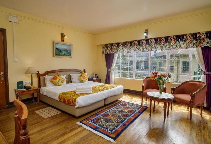 Muscatel Himalayan Resort   400 Mts From Mall Road