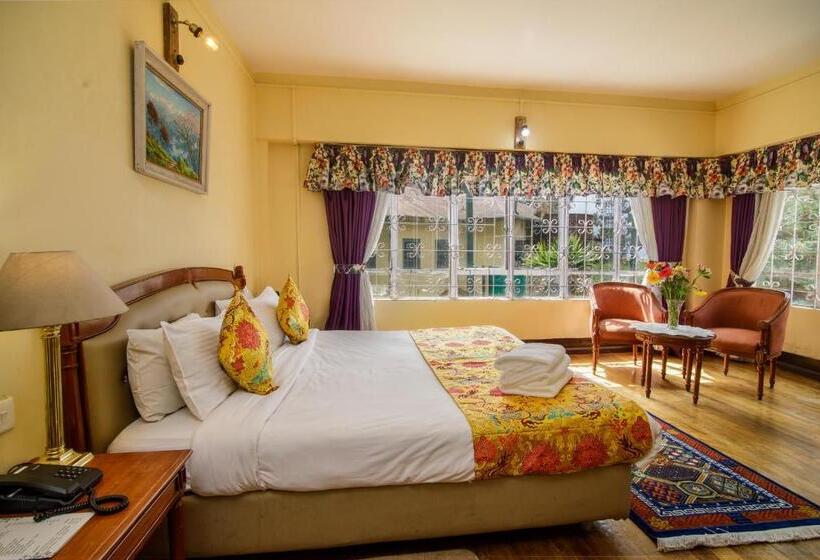 Muscatel Himalayan Resort   400 Mts From Mall Road